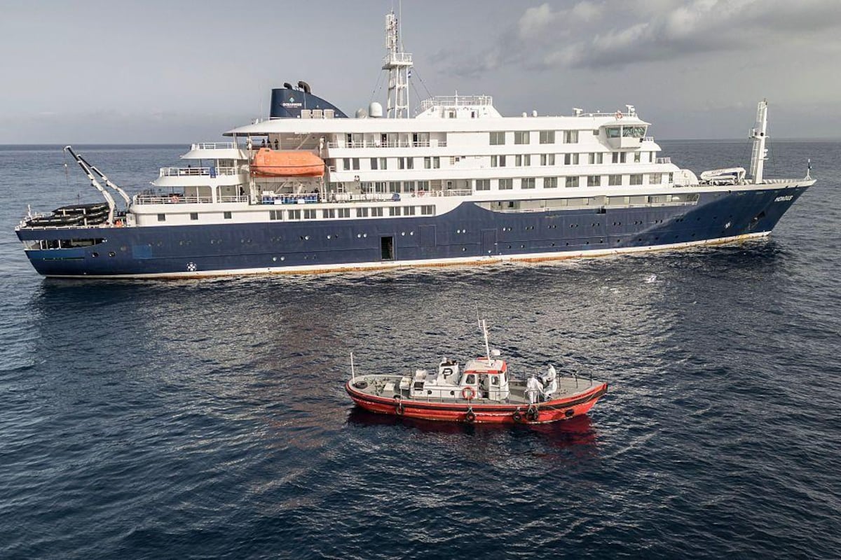 El crucero del hantavirus atracará el sábado en Tenerife para evacuar a los pasajeros