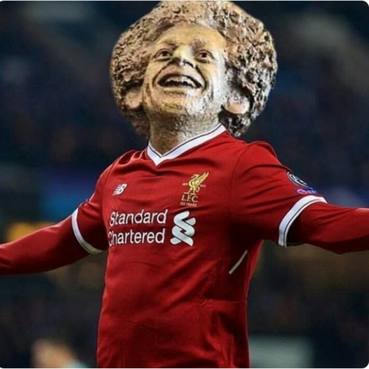 La estatua del futbolista egipcio Mohamed Salah llena de risas al mundo