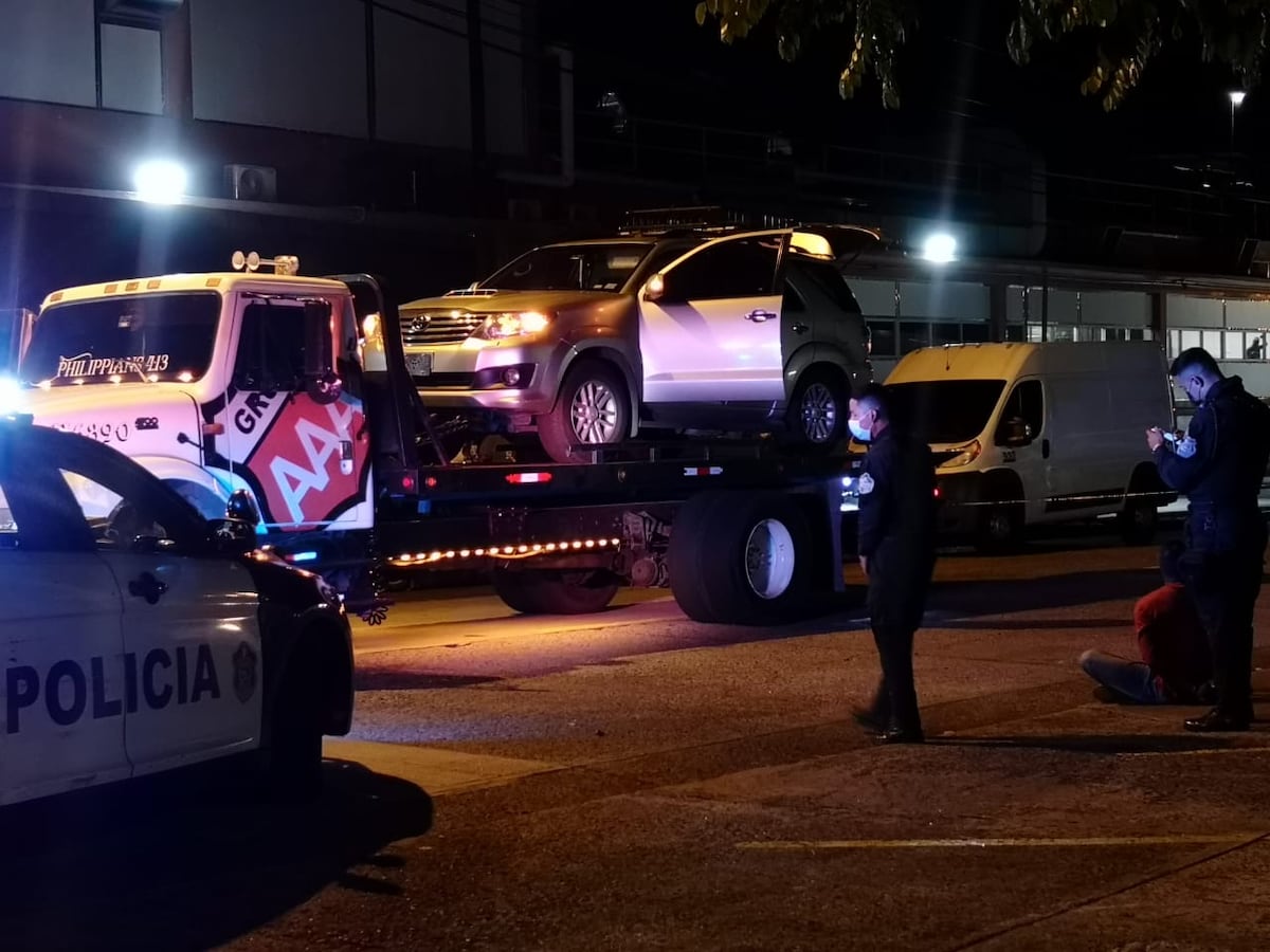 Intentan presuntamente hurtar una camioneta en grúa y los pillan en Betania. Video