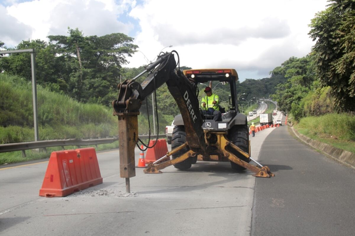 ¡DESCOMUNAL! Vía Centenario colapsa en carros por trabajos de mantenimiento