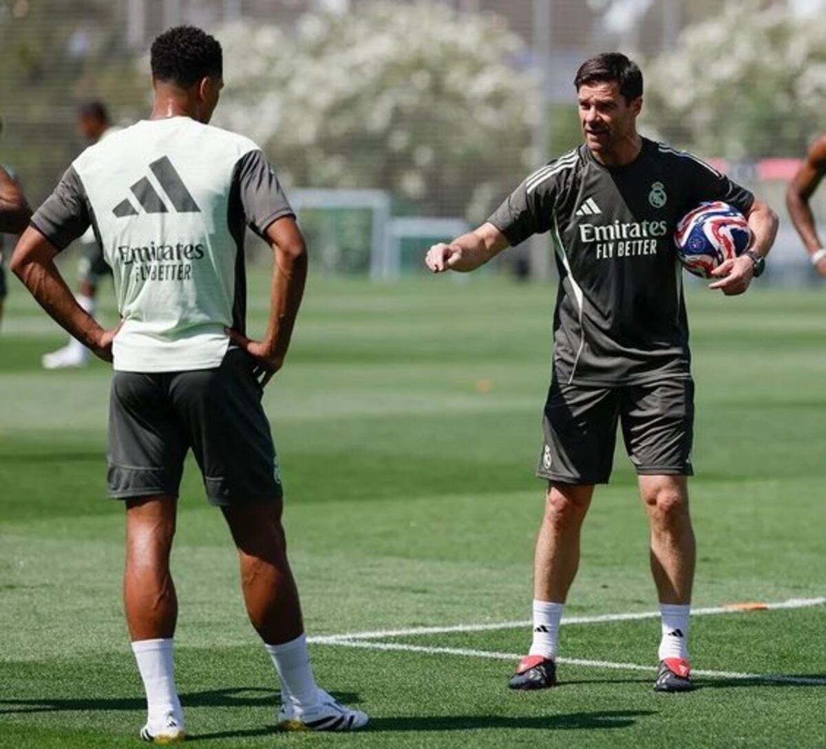 Entre la paciencia de Xabi y el fuego de Jude: la chispa que vuelve a encender al Madrid