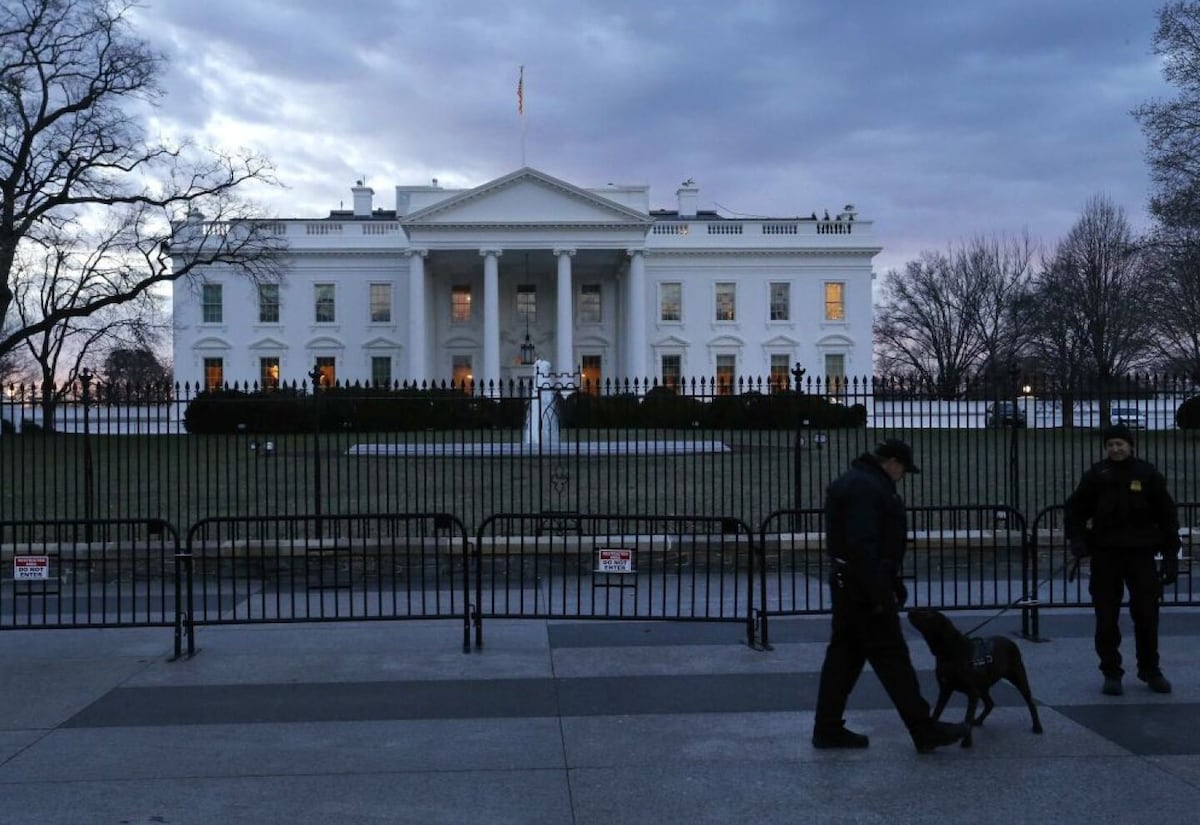 Tiroteo cerca de la Casa Blanca: Hombre armado es herido por el Servicio Secreto