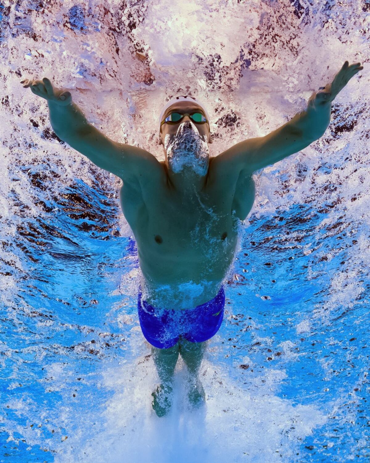 ¡Tiemblan las piscinas! Léon Marchand vuela y bate récord de hace 14 años