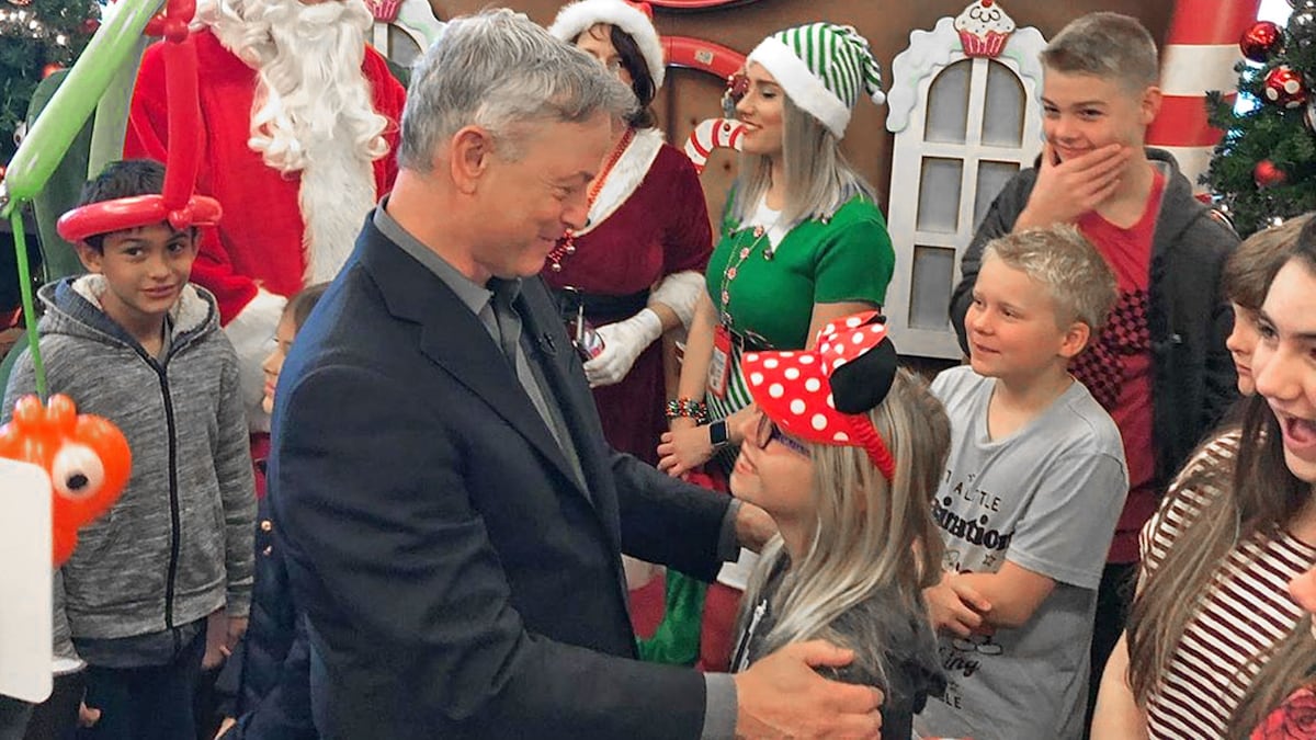 Gary Sinise regala sonrisas a hijos de héroes caídos con un viaje inolvidable a Disneyland