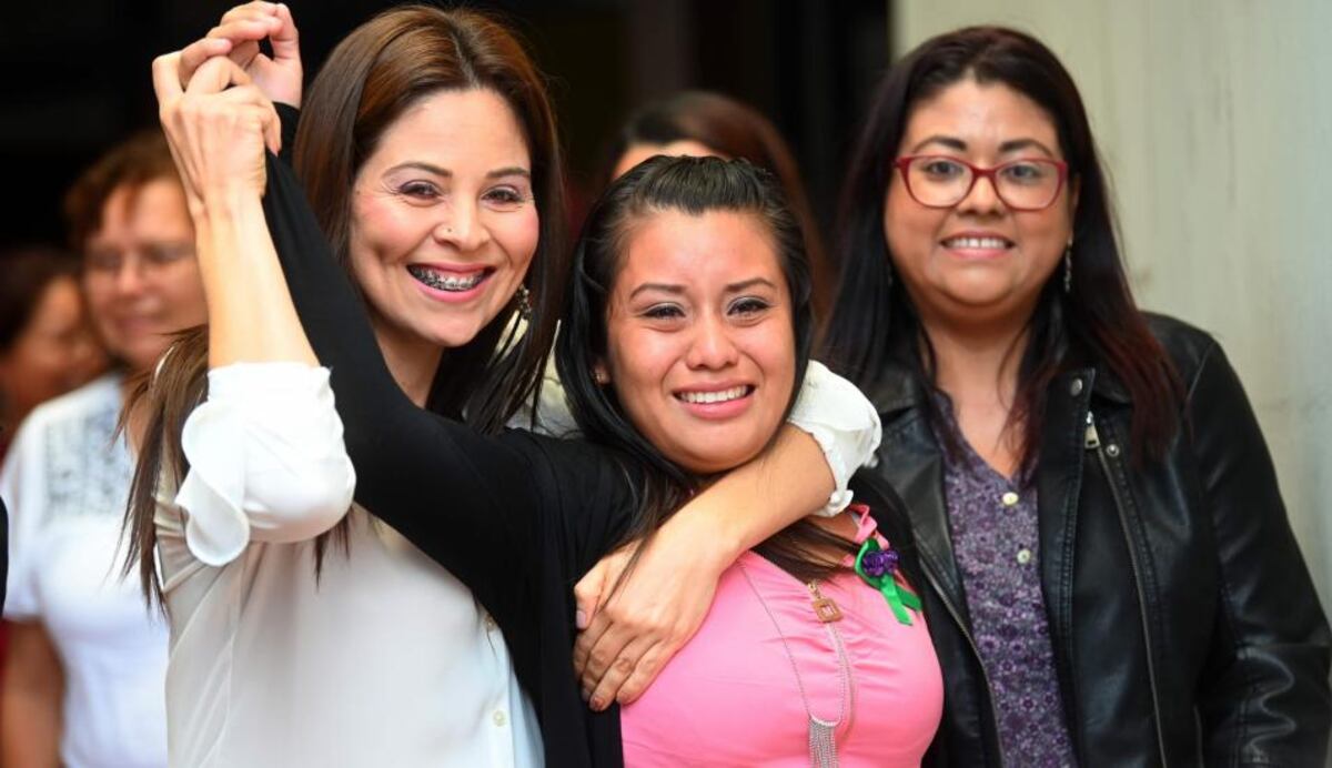 Absuelven a Evelyn Hernández, la mujer acusada de homicidio por la muerte de su bebé 