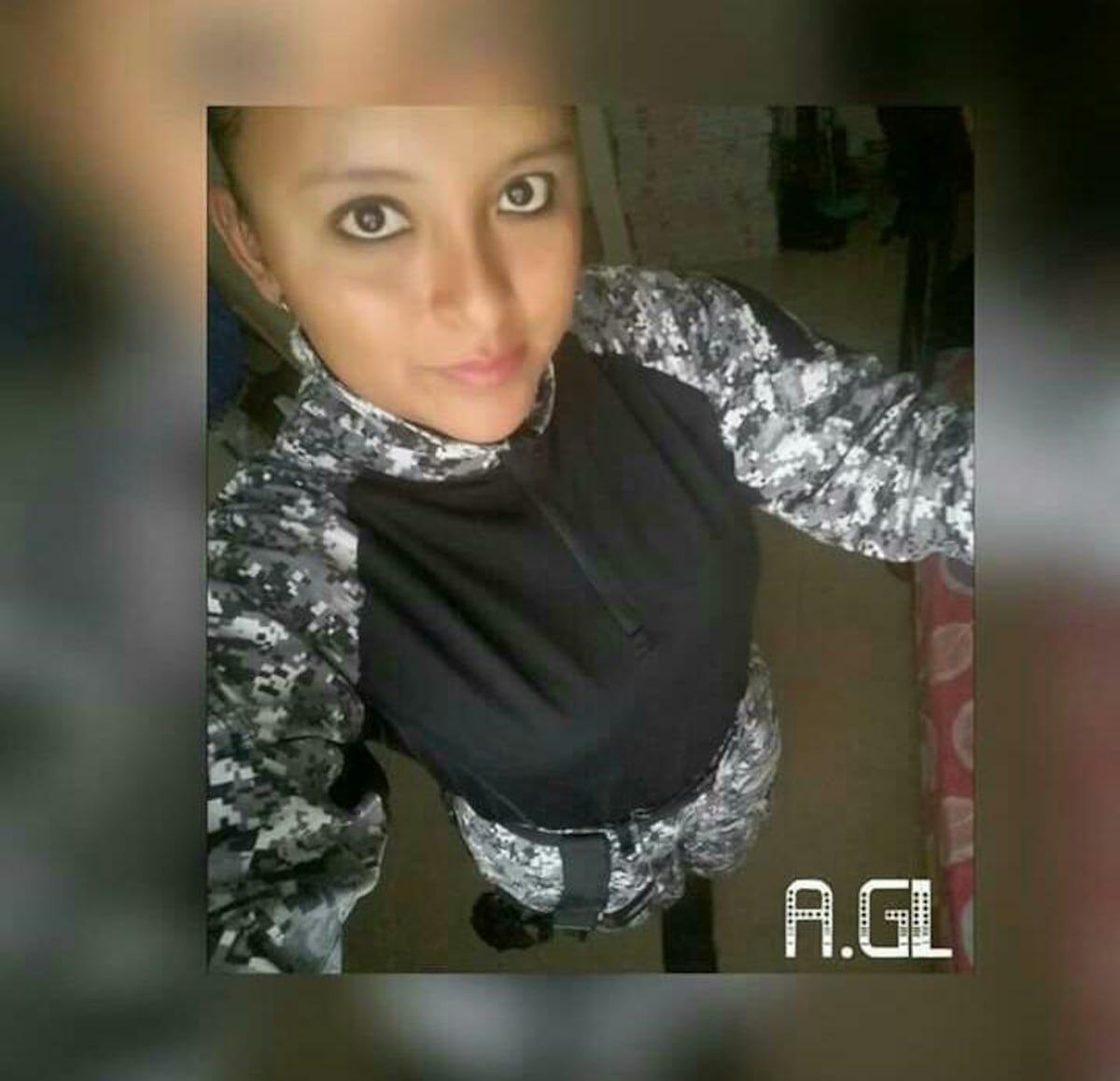 Lince mujer de la policía muere aplastada por un camión al caer de la moto