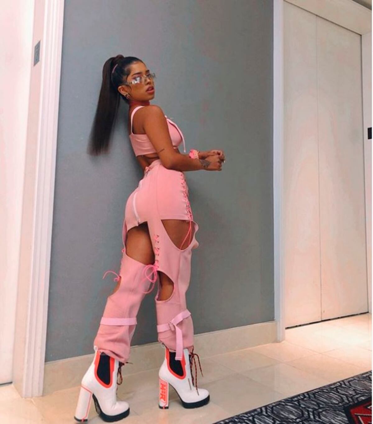 Catalogan a Sech como de los peores vestidos. ‘Parecía una sombra... Él es negro’ dijeron +VIDEO 