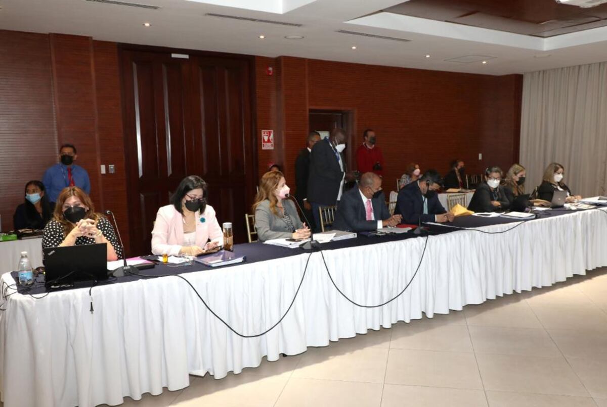 Panamá presenta informe sobre iniciativas para acabar con la discriminación hacia mujeres