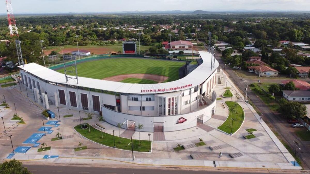 Increíble. Se inunda el estadio Remón Cantera