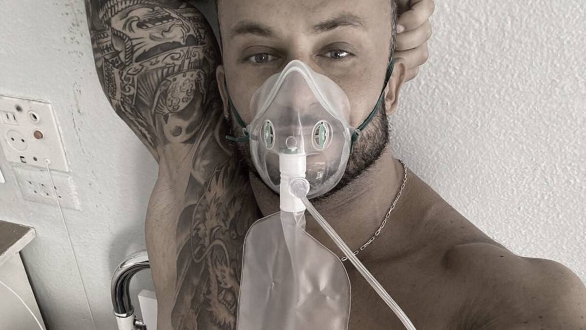 Muere por la covid-19 un popular bloguero de fitness que negaba la existencia del coronavirus