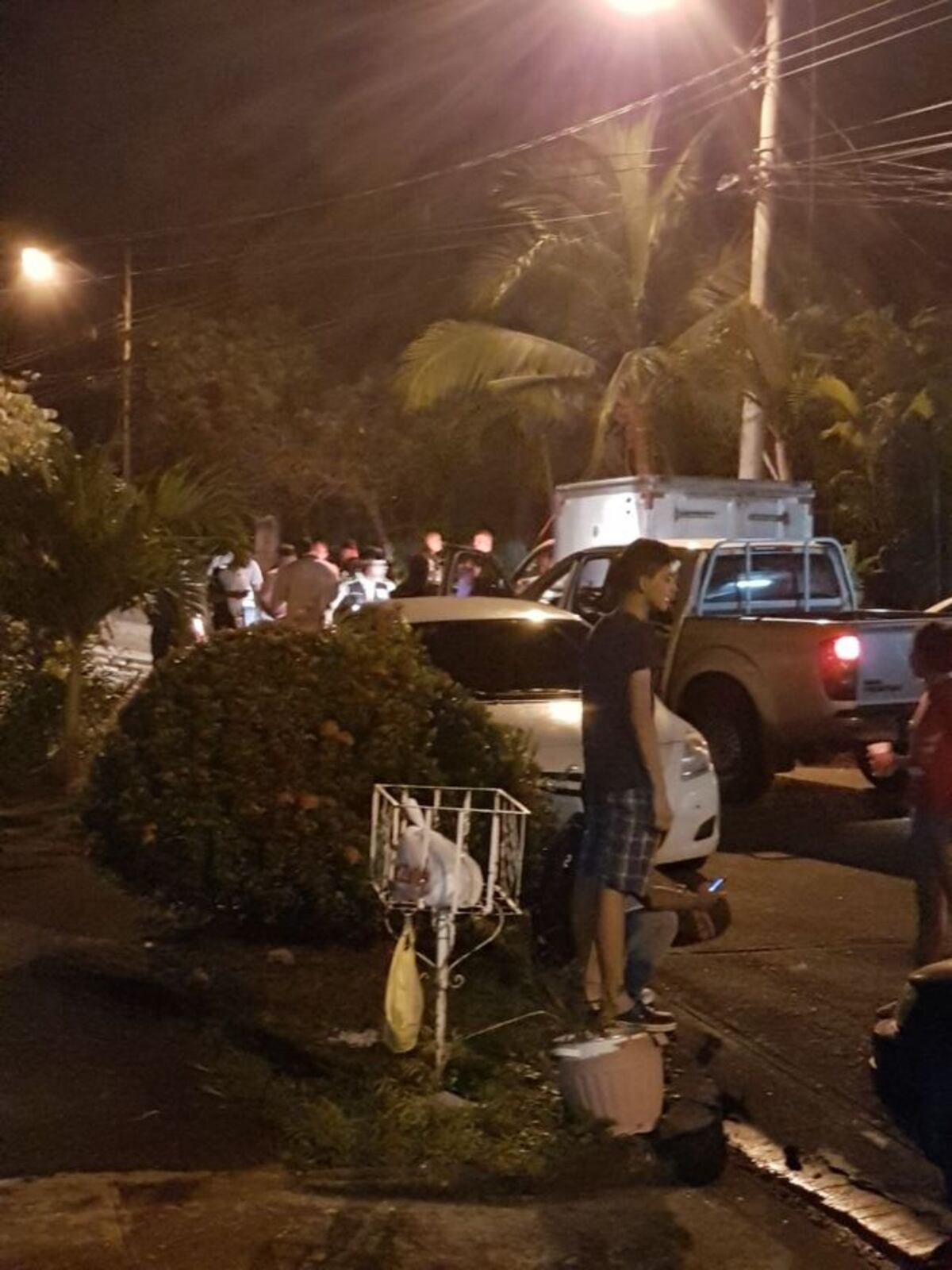 SIN PIEDAD.Le meten 4 tiros en la cara frente a niños en San Antonio,Camino Real