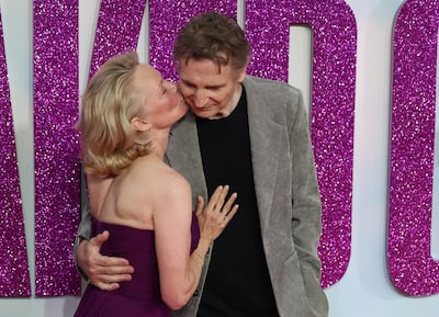 Pamela Anderson revela detalles sobre su romance con Liam Neeson