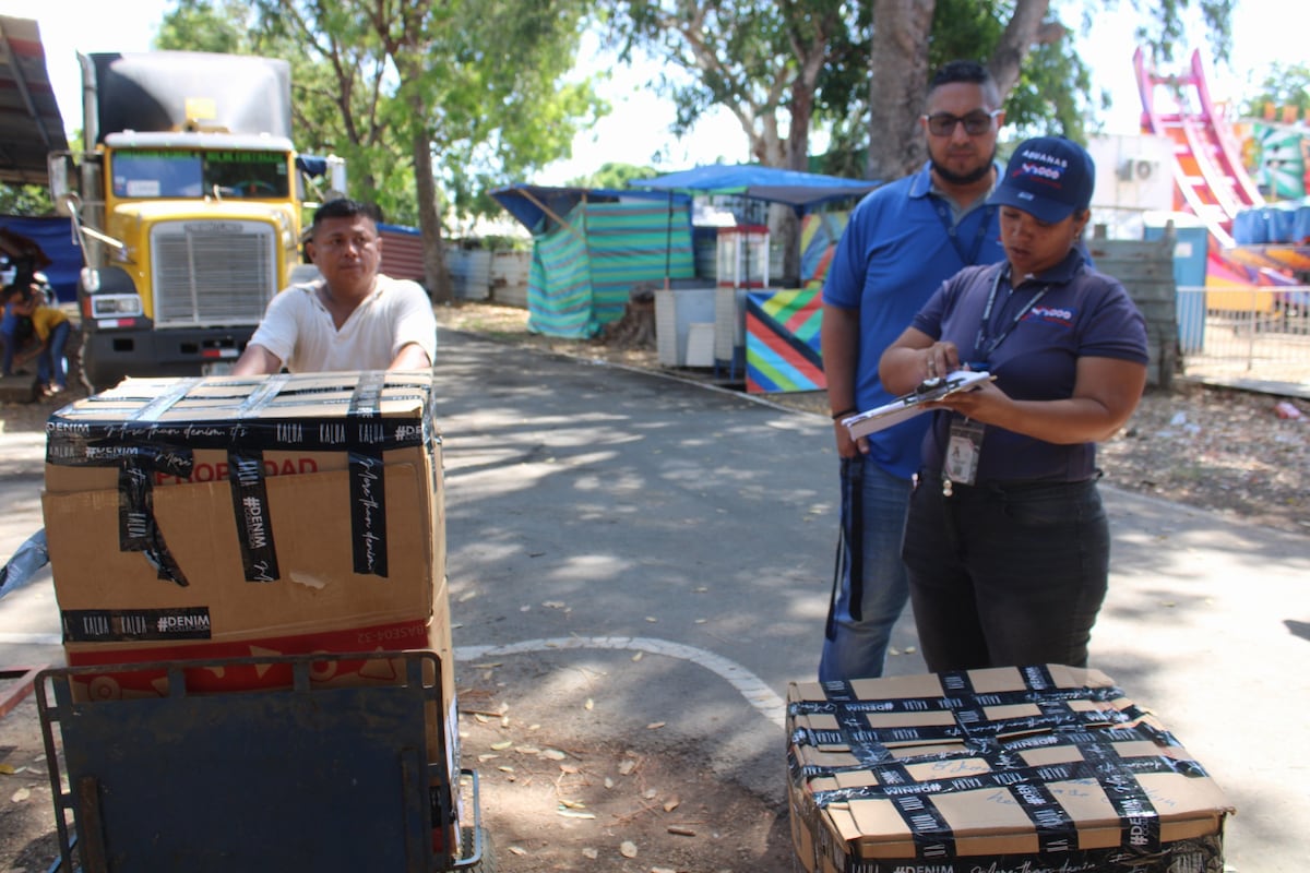 Aduanas vigila Feria Azuero y decomisa 200 cartones de cigarrillos ilegales en Chiriquí
