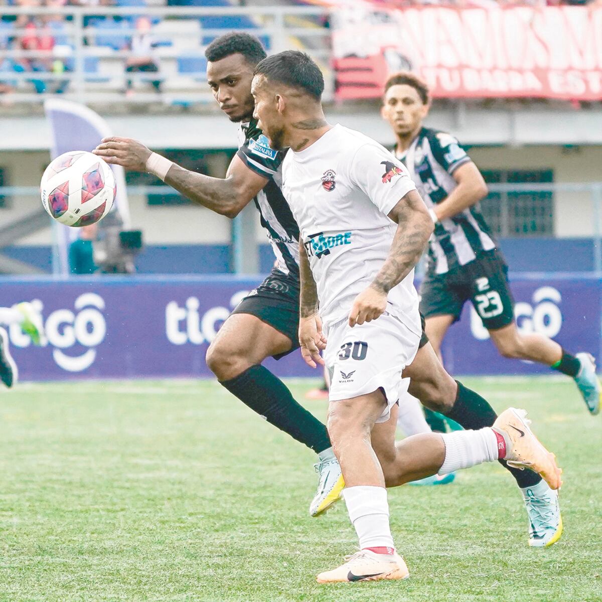 San Francisco y Tauro se enfrentan en un duelo no apto para cardiacos