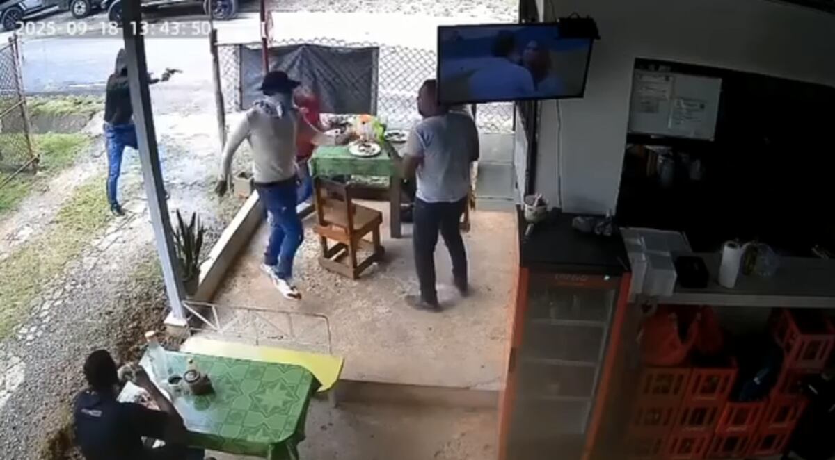 Cámaras captan asalto con pistola en mano en la 24 de Diciembre