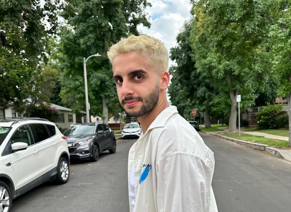 Fernando Broce sorprende en Premios Juventud y vuelve a ser tendencia en medio de la polémica por auxilios económicos