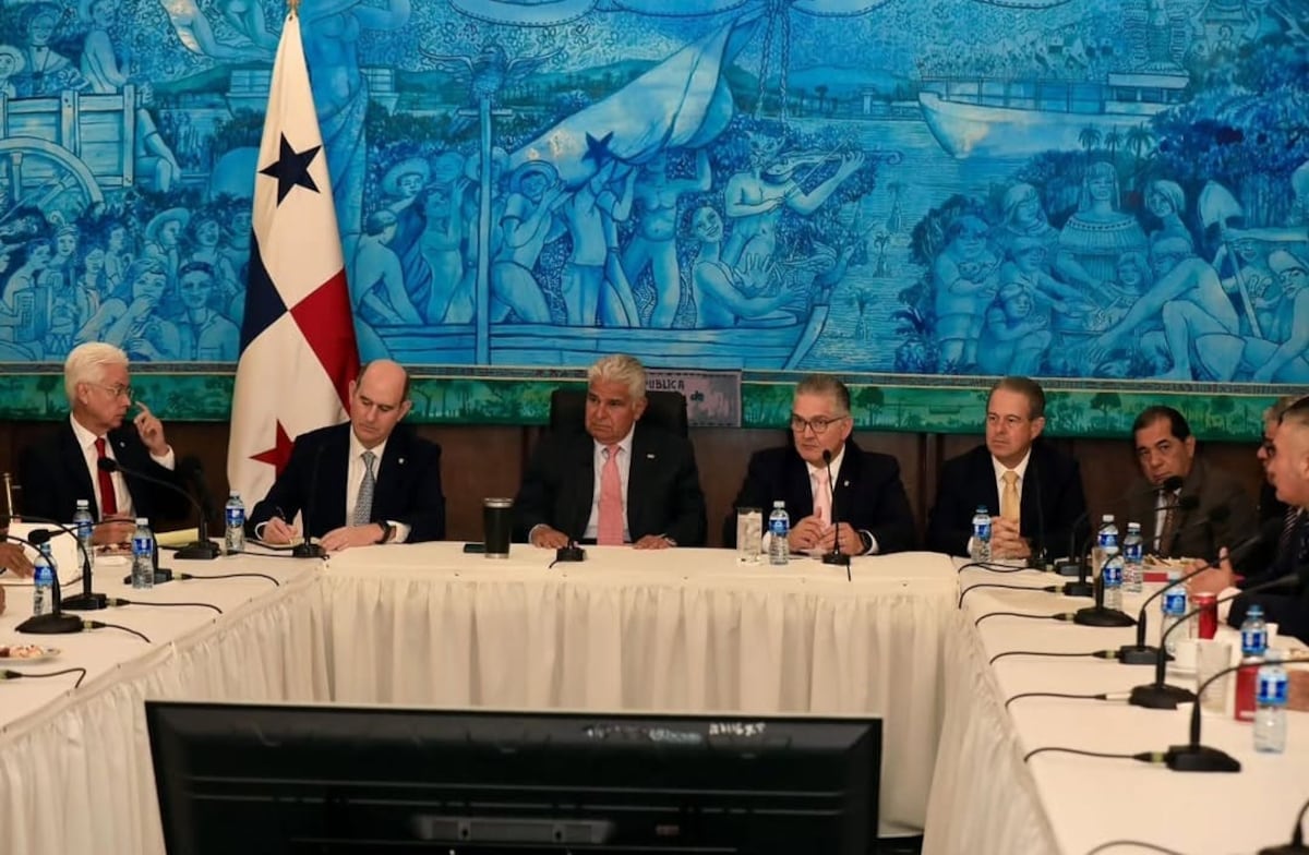 Mulino se reúne con bancada oficialista para evaluar agenda social y económica