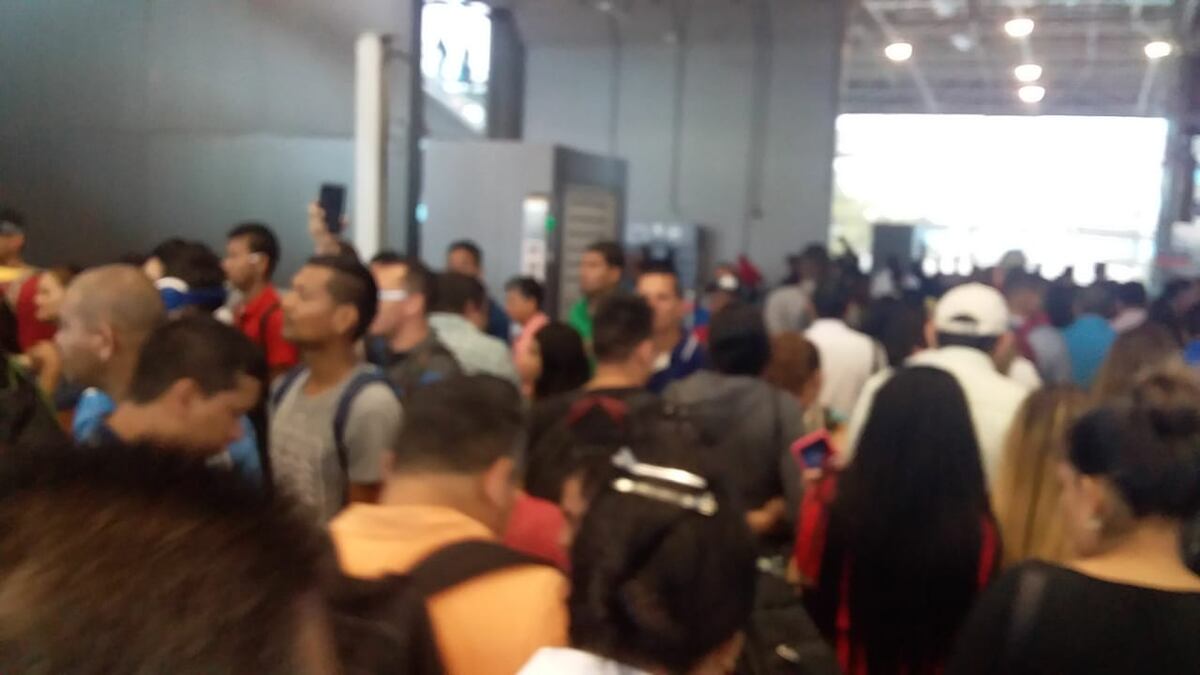 Se formó el revuelo. Se reestablece Línea 1 del Metro. Estaciones repletas. Denuncian ‘juega vivo’. Video