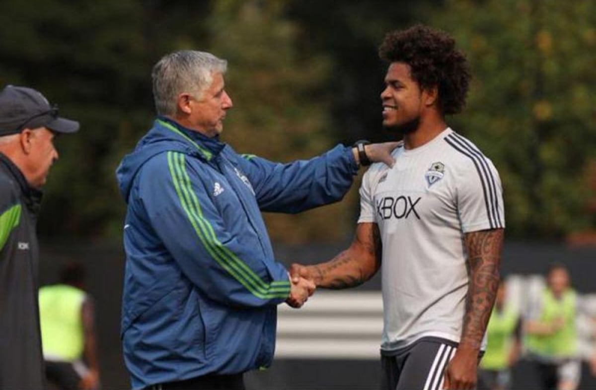 Las palabras de Román Torres tras la inesperada muerte de Sigi Schmid