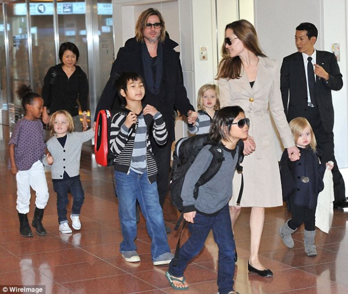 Angelina Jolie retrasa su divorcio de Brad Pitt por no querer ceder  la custodia