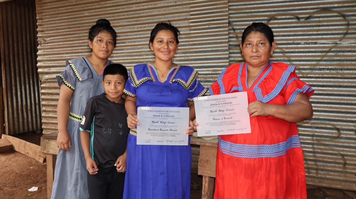 De la pobreza a la universidad: ‘Este título también es tuyo, mamá! La historia de  una mujer Ngäbe y el éxito de su hija 