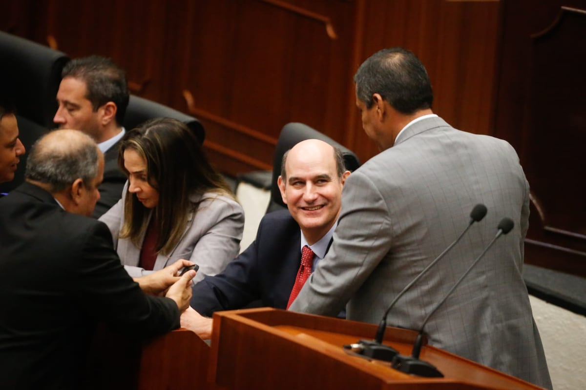 Sesión maratónica: Asamblea cuestiona el presupuesto de $30,111 millones para 2025