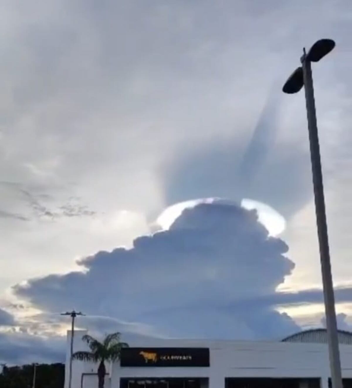 ¿Fin del mundo? ¿Llegaron los aliens? Te contamos de qué se trata el fenómeno óptico que cautiva en redes