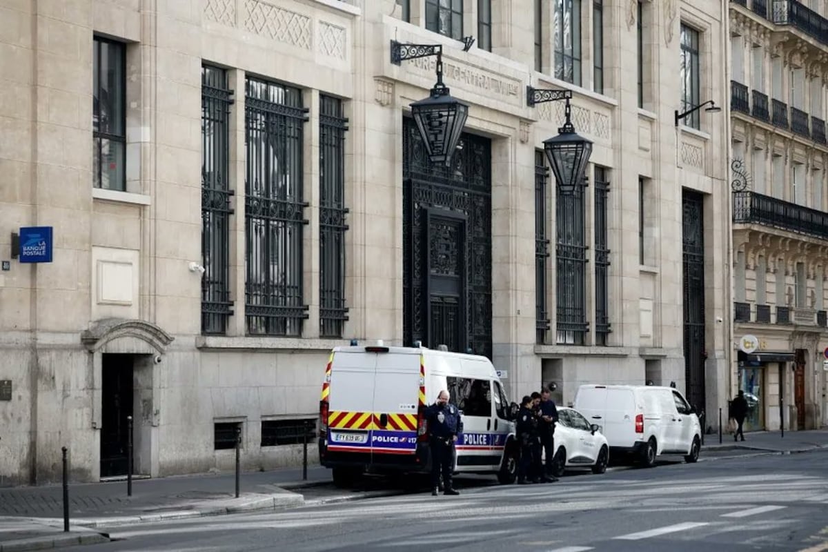 Atentado frustrado en París: Una bomba casera casi estalla en un banco