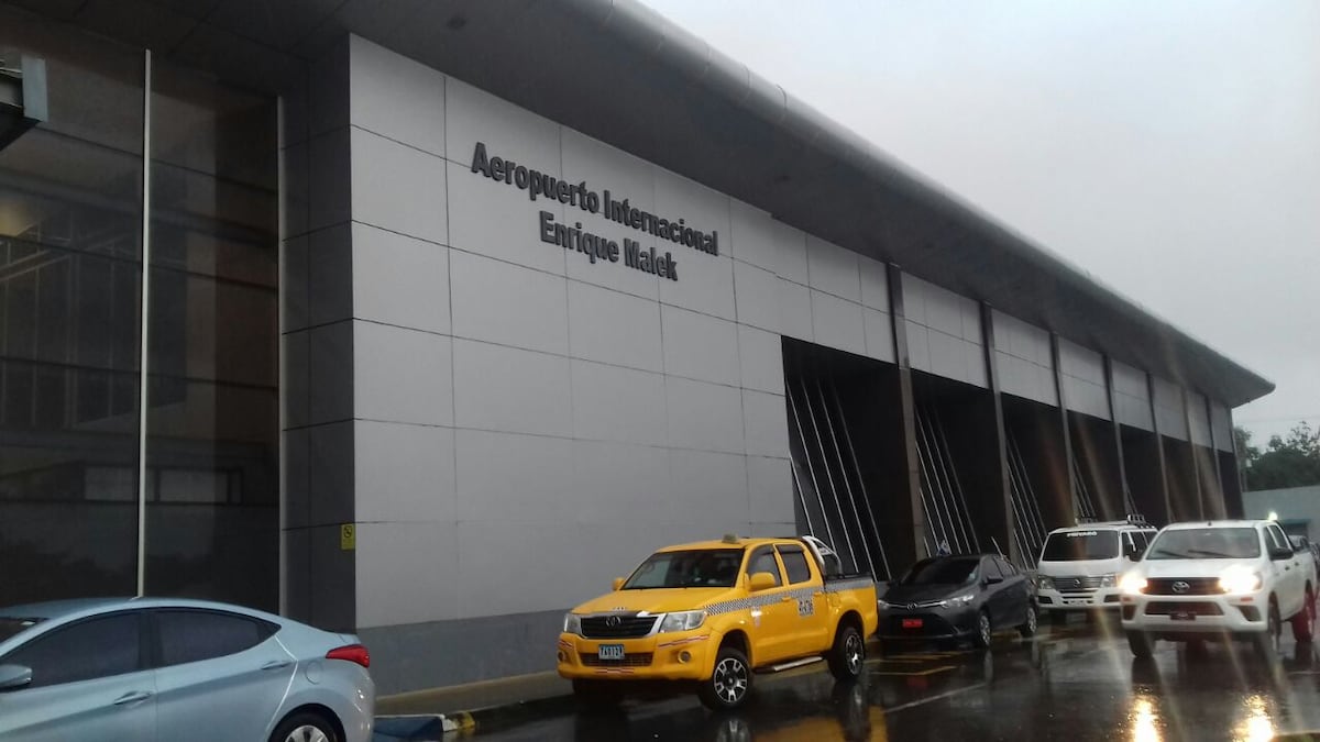 Sigue detenida la actividad en el Aeropuerto Enrique Malek