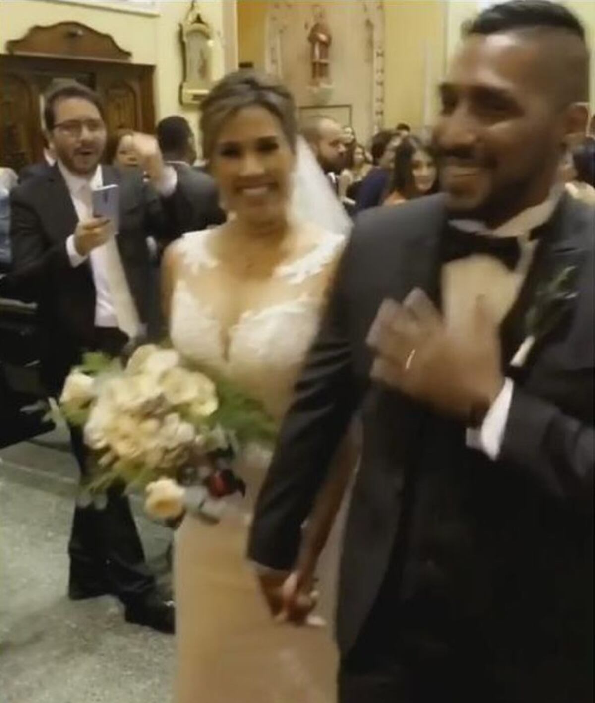 ¡Jelou! Se casa otra excara de TV | VIDEO