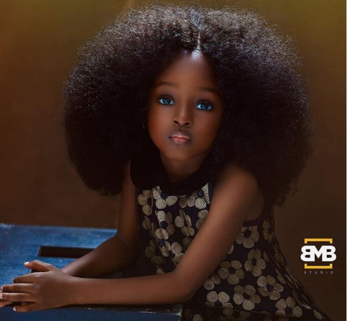 Fotógrafo en Nigeria descubre a la niña más bonita del mundo