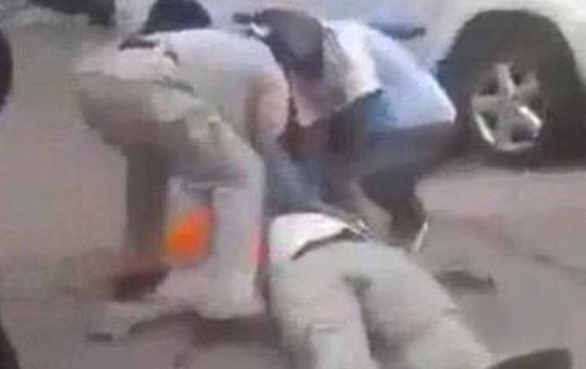 ¡SANTO! Estudiante noquea a un seguridad en la Universidad de Panamá (+VIDEO)