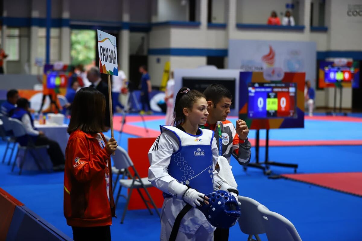 Alonso Edward impone récord y gana oro; Carstens se queda con la plata