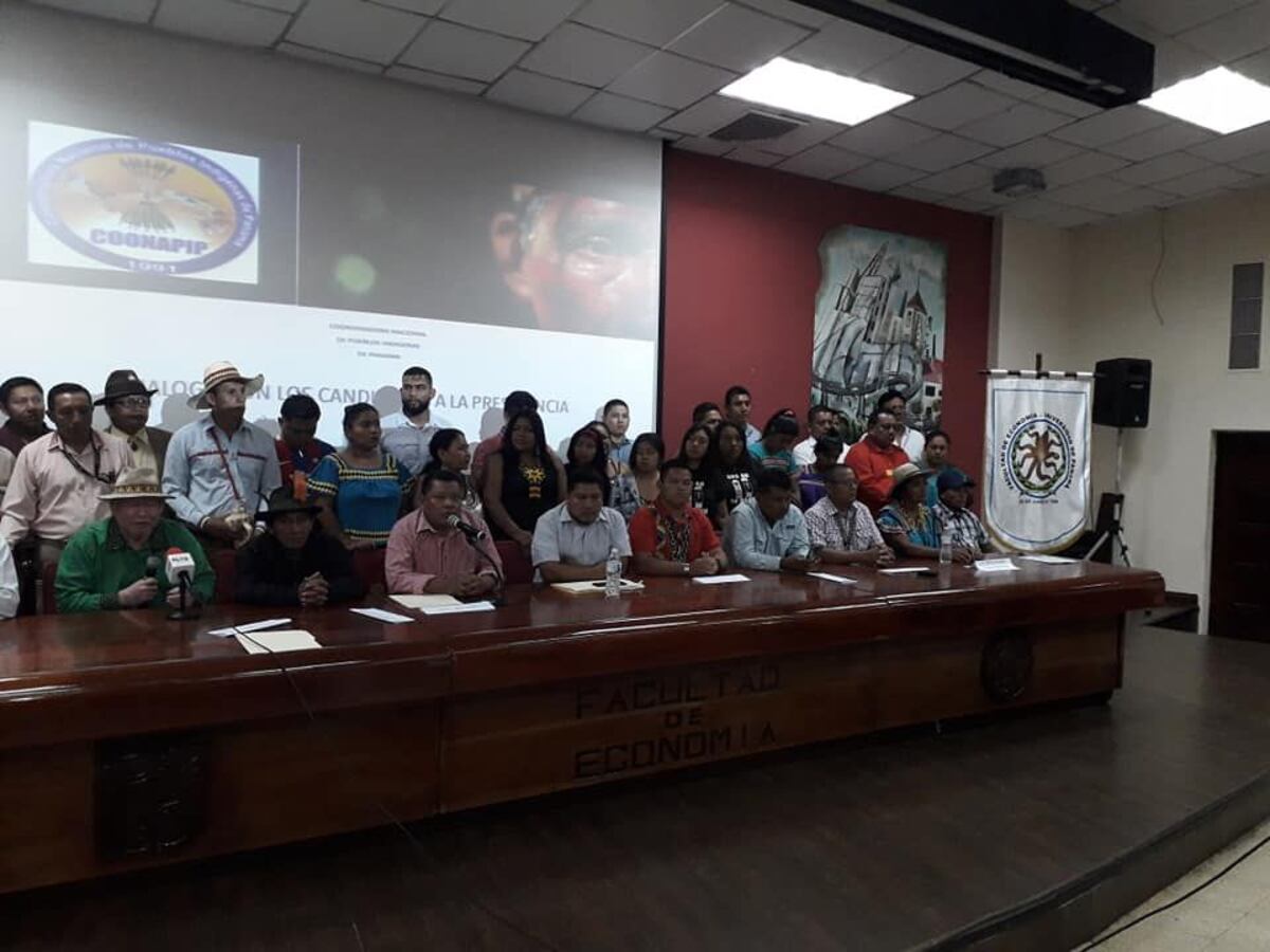 Candidatos presidenciales chifean a indígenas