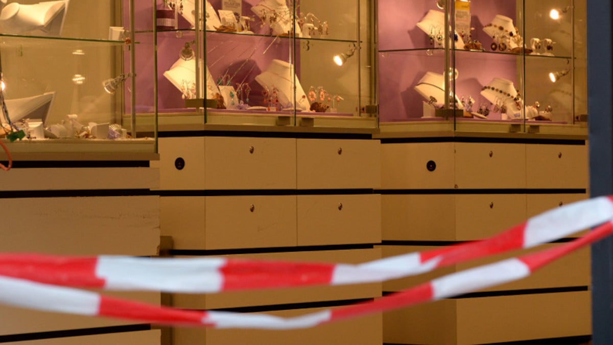 Robo de una joyería queda grabado y expuesto en las redes sociales