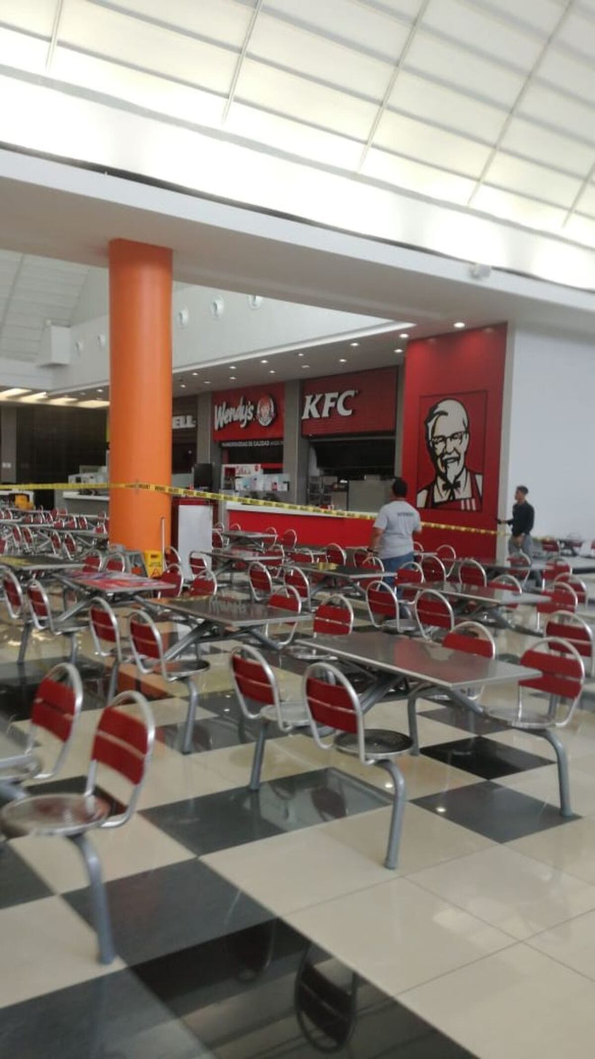 Explosión en restaurante en pleno 'mall' | Videos