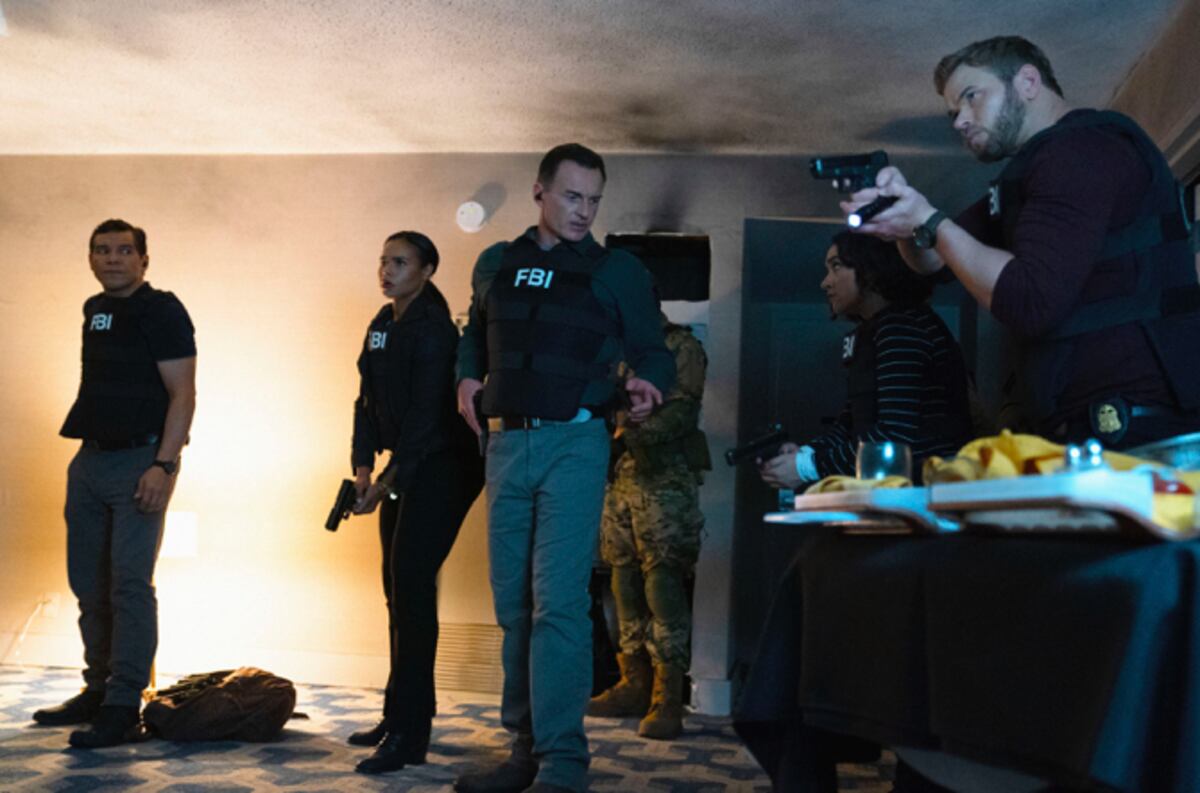 Quédate en tu casa. Recomendaciones de series y películas para acomodarse en el sofá