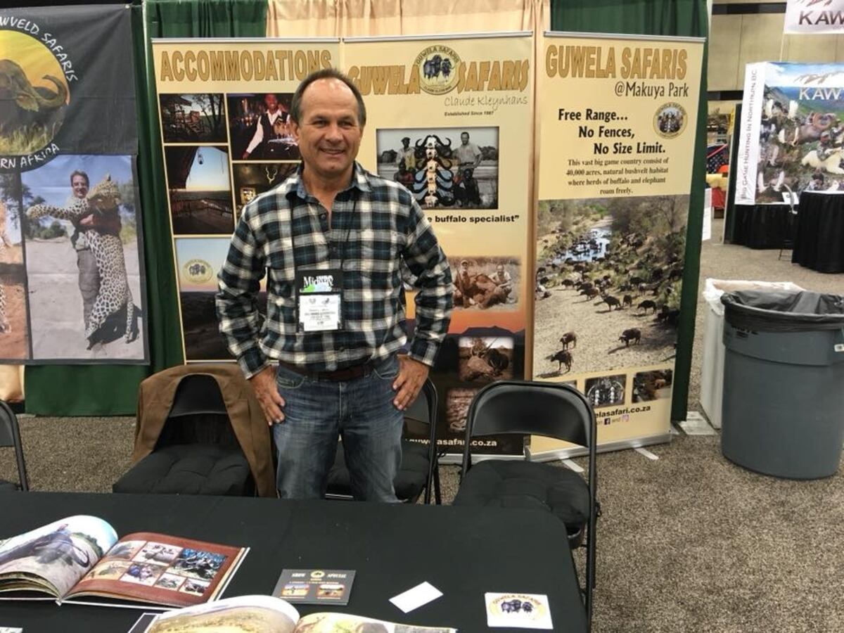 Cazador resultó herido mortalmente por embestida de búfalo