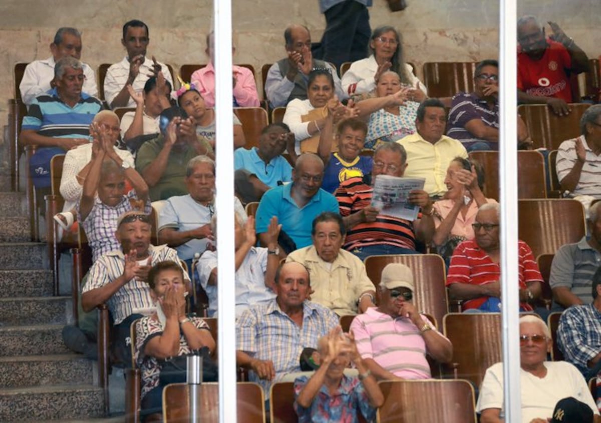 Jubilados quieren que les adelanten bono extraordinario