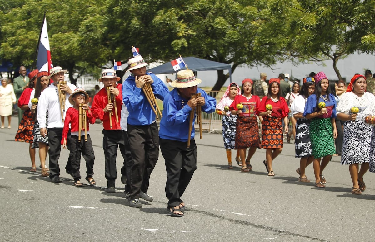 Colón celebra el 5 de noviembre entre historia, tradición y desfile patriótico