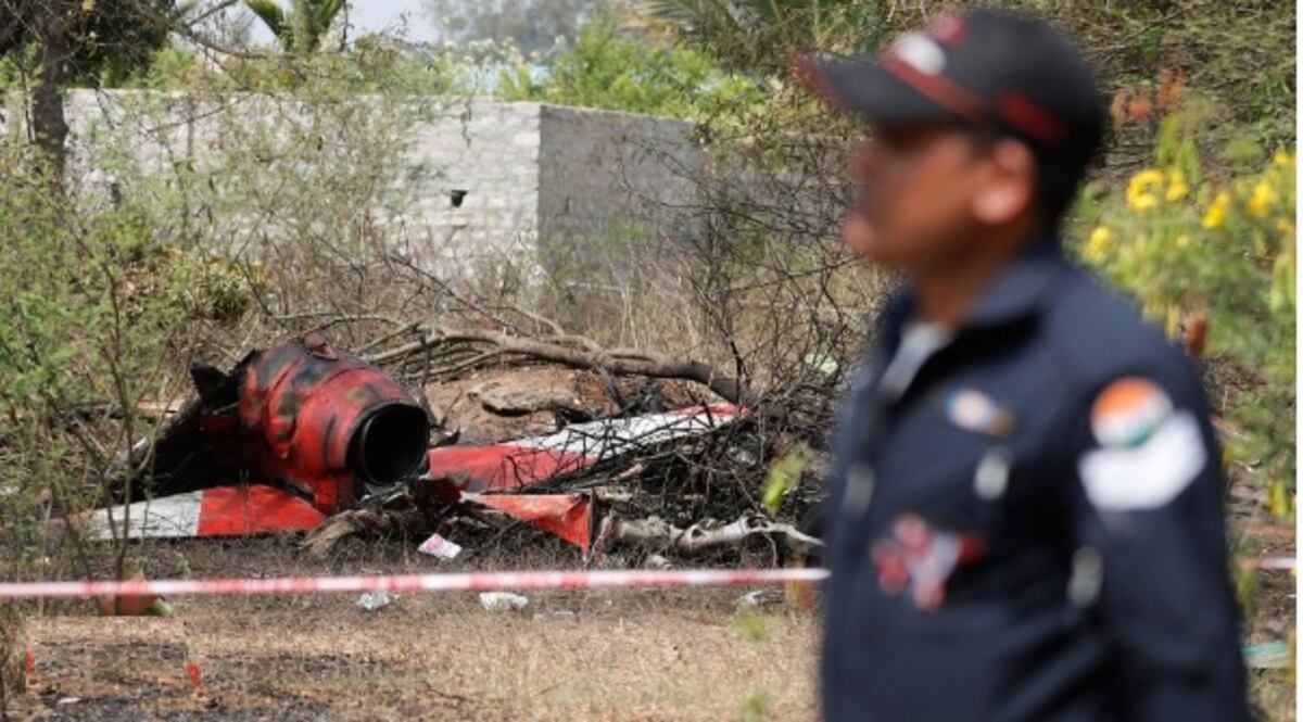 Dos aviones chocan en plena acrobacia y deja saldo fatal