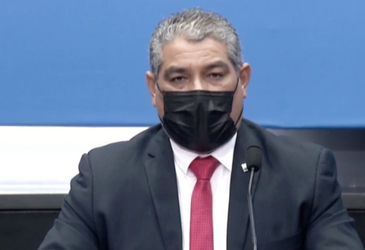 Los que han muerto por covid-19 son personas que no se habían vacunado, asegura el ministro Sucre