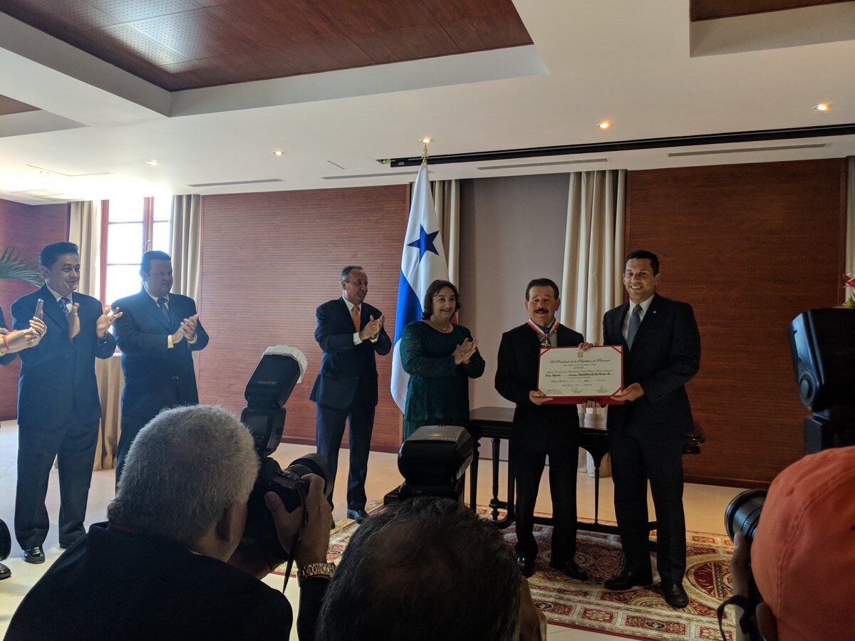 ¡VAYA DORO! Entregan la Orden Belisario Porras al 'Poste de Macano Negro'