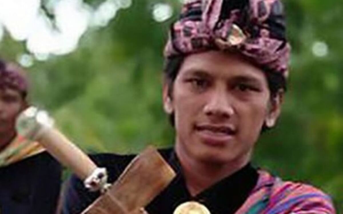 Quema vivo a su esposo por no darle la contraseña de su celular