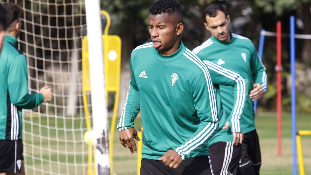 Fidel Escobar no seguirá con su club en España