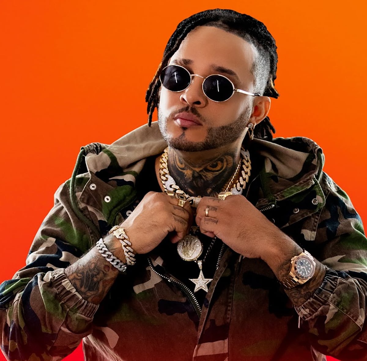 Mr. Saik contra Álvaro Alvarado: La querella que acabó en una inesperada aprehensión del artista en el Aeropuerto de Tocumen