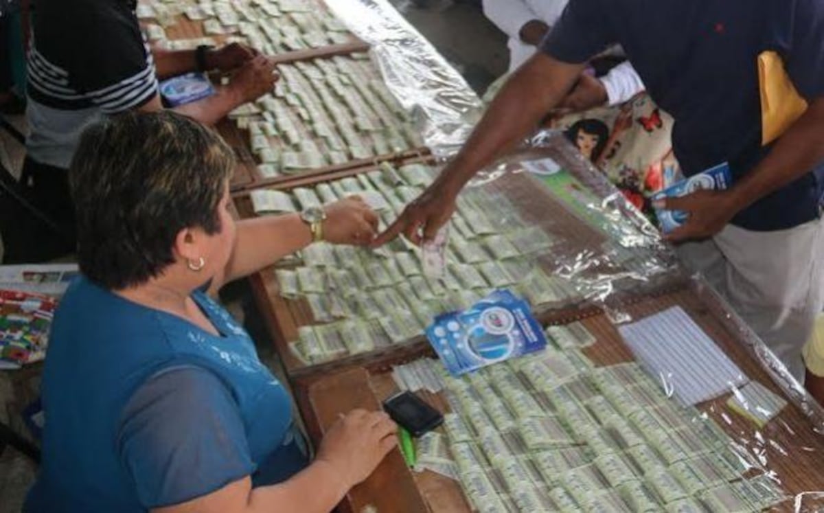 Retira su premio. Otro chiricano se gana el Gordito Millonario de la Lotería