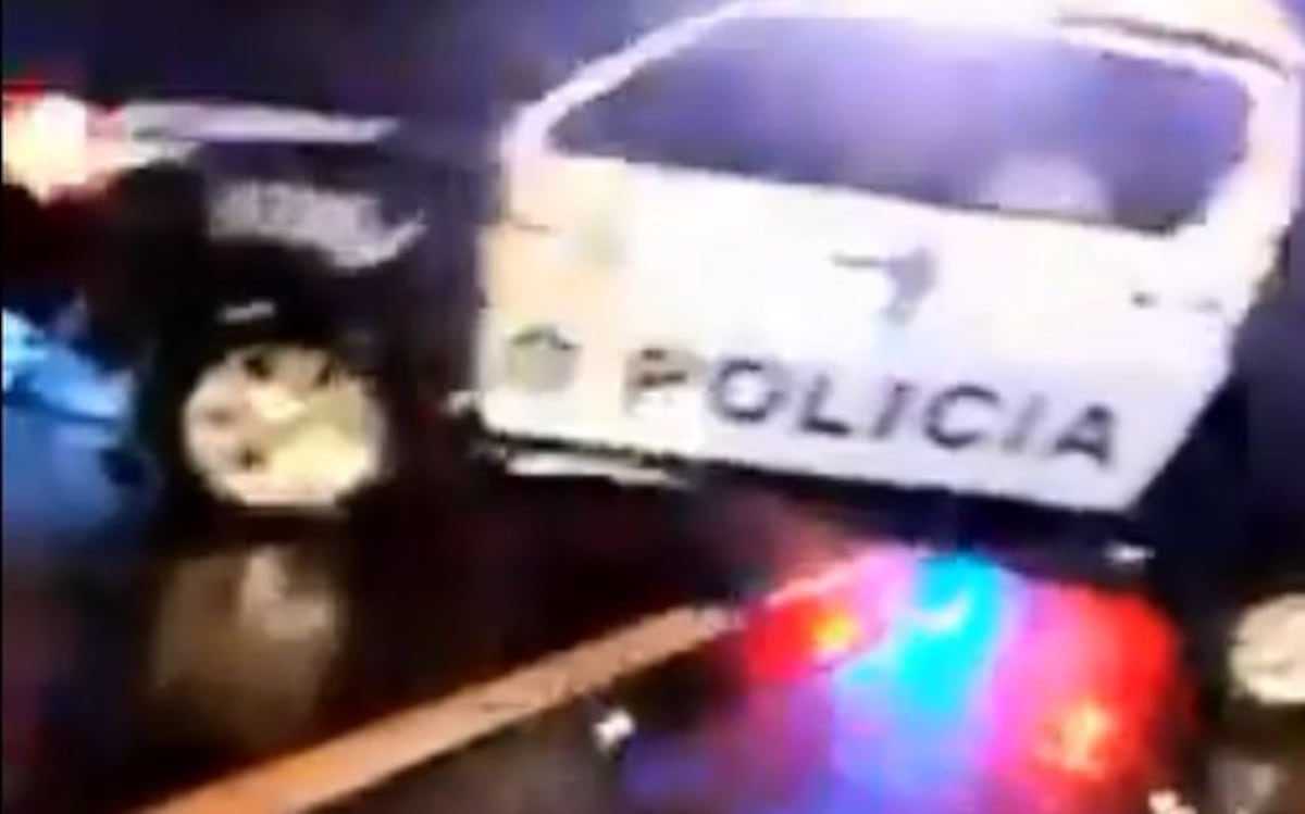 ¡LLANTAS PA' ARRIBA! Un patrulla terminó volcado y varios policías lesionados