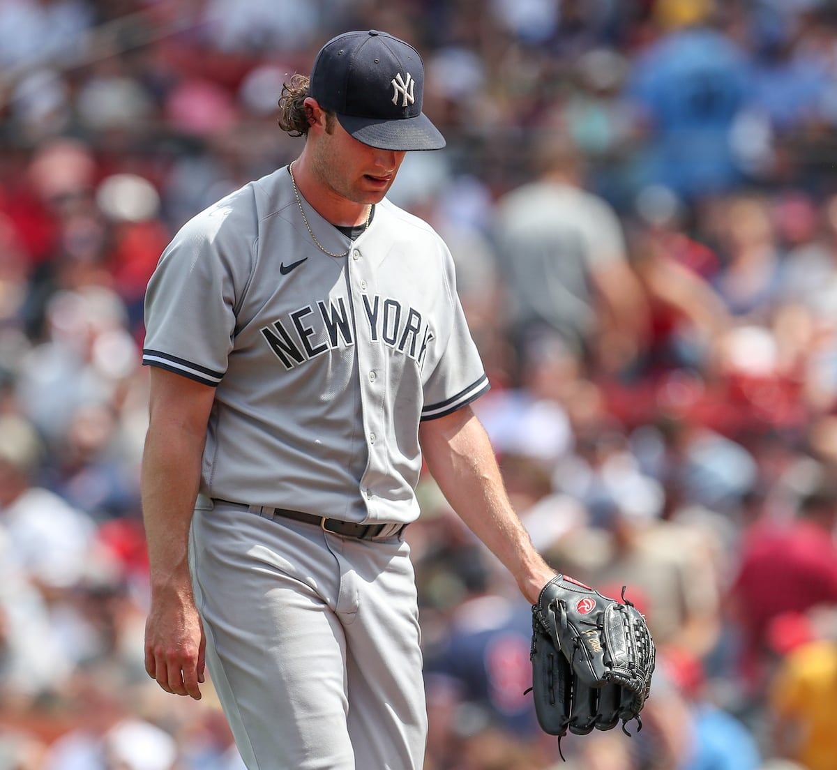 ¡Otra baja más! Clarke Schmidt se rompe el codo y Yankees no paran de sangrar en el montículo