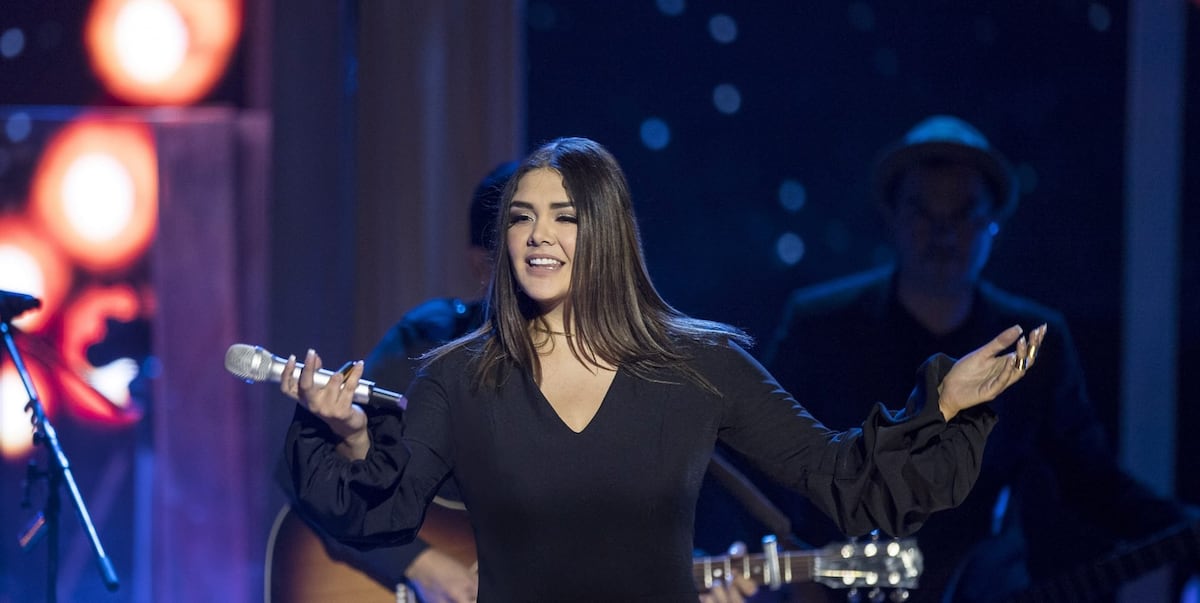 En pleno concierto de Yurida se desploma grada y deja 40 heridos